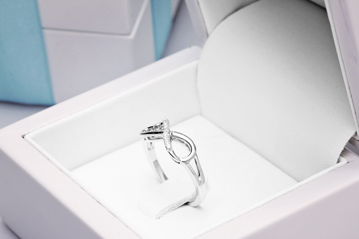 Złoty pierścionek PBD3907 - Diament